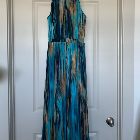 HP🧚🏼 Rivier Midi Dress - Picture 8 of 11